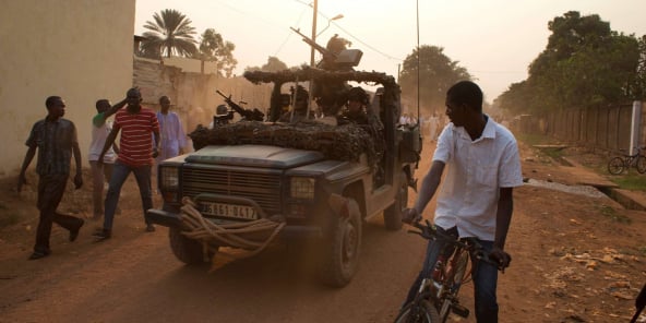 Des soldats français patrouillent près de Bangui, en Centrafrique, le 6 janvier 2014.