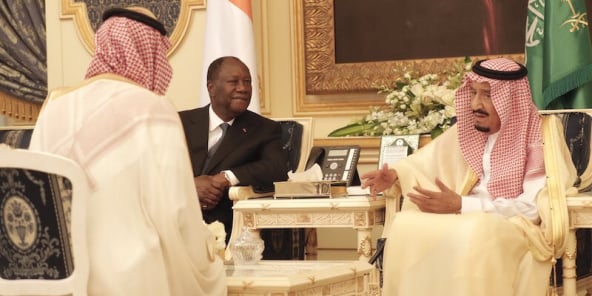 Le président ivoirien Alassane Ouattara (à gauche) et le roi Salman d’Arabie saoudite.