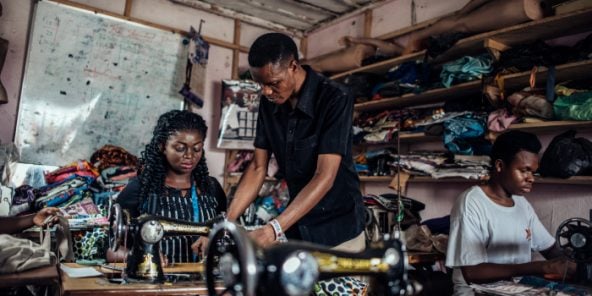 Au Nigeria, dans l'atelier d'un tailleur aidé par l'organisme Bayelsa state Microfinance and Enterprise Development Agency. (Photo d'illustration)