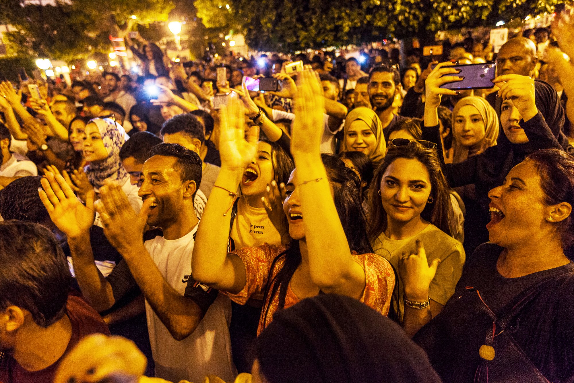 Les partisans du nouveau président célébrant la victoire de leur favori, à Tunis, le 13 octobre 2019. © Ons Abid