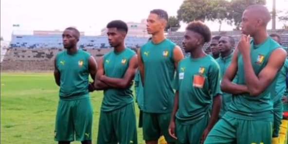 L’équipe du Cameroun des moins de 17 ans (avec notamment Étienne Eto’o, 3e en partant de la gauche).