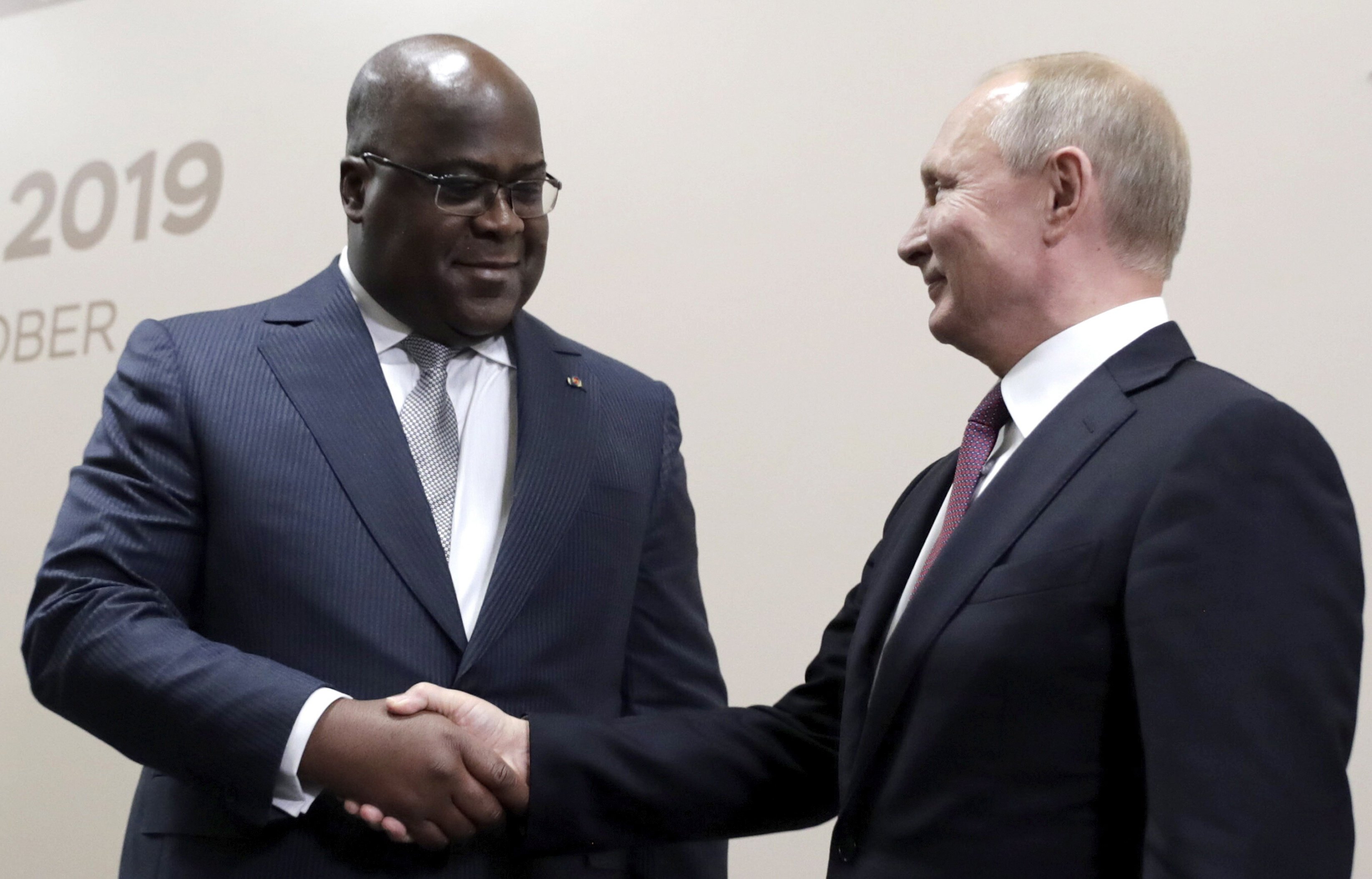 Vladimir Poutine et le président Félix Tshisekedi lors du Sommet Russie-Afrique, le 23 octobre 2019.