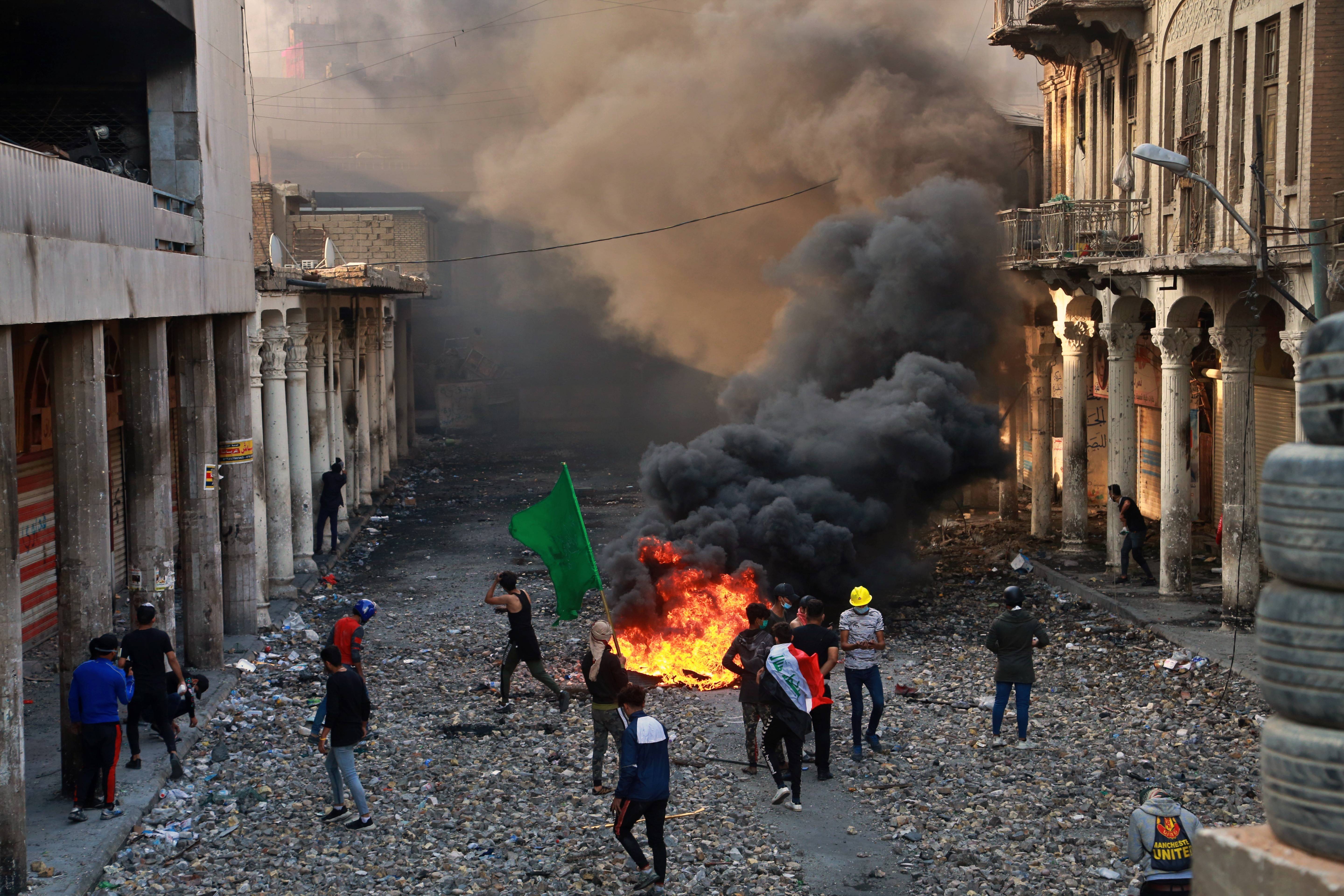 Des manifestants protestent contre le gouvernement à Bagdad, le 28 novembre 2019. © Khalid Mohammed/AP/SIPA