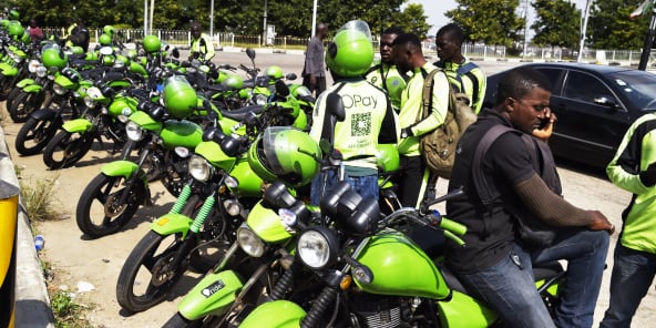 Dans la mégapole de 20 millions d’habitants, les motards à casque vert ORide (filiale d’OPay, qui a levé 120 millions de dollars) transportent personnes et marchandises. Ici, en août 2019.