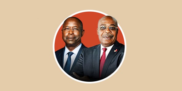 Le Gabonais César Ekomie-Afene (à gauche) dispute au Camerounais Théophile Gérard Moulong (à droite)
