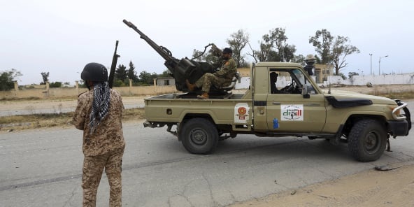 Les forces gouvernementales de Tripoli se heurtent aux forces dirigées par le maréchal Khalifa Hifter, au sud de Tripoli, en avril 2019.