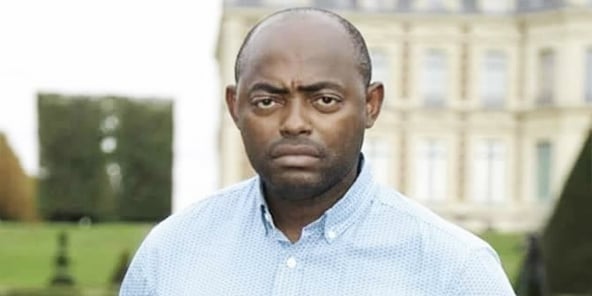 Le journaliste Éric Kouatchou.