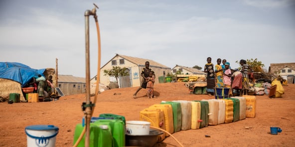 Un camp de personnes déplacées à Kaya, Burkina, installé sur un terrain privé mis à disposition de la ville. Le 10 mars 2020.