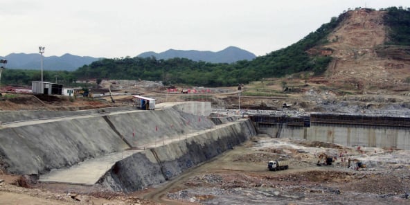 Débuts des travaux de construction du barrage Grand Renaissance, en 2013.