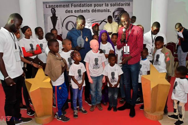 Alpha Dia, le mannequin qui lutte à Dakar contre le coronavirus