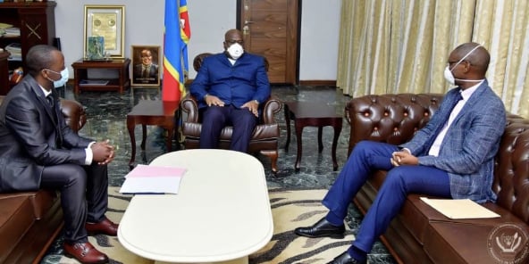 Jérôme Munyangi, le médecin pro-artemisia congolais (d.), lors de sa rencontre avec le président Félix Tshisekedi, le 12 mai 2020.