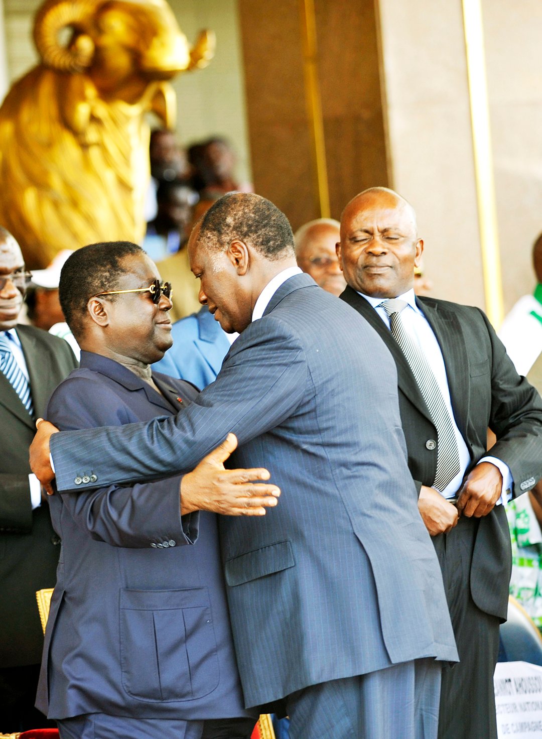 Henri Konan Bédié avec lassane Ouattara, à Yamoussoukro, le 15 novembre 2010. © SIA KAMBOU/AFP