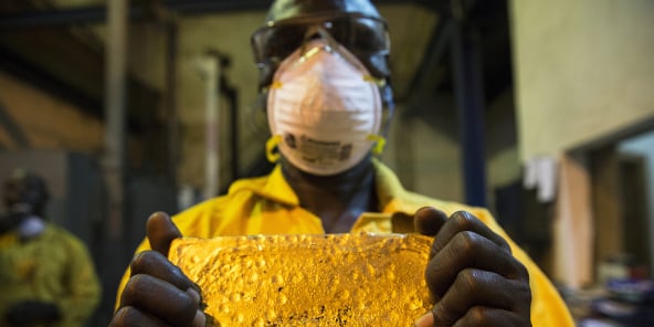 Lingot tout juste raffiné, au sein du complexe minier de Loulo-Gounkoto, exploité par Barrick, au Mali.