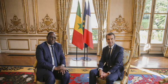 Le président sénégalais Macky Sall reçu à l'Élysée par son homologue français, Emmanuel Macron.
