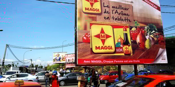Le célèbre cube Maggi du suisse Nestlé. Ici à Abidjan, en Côte d’Ivoire.