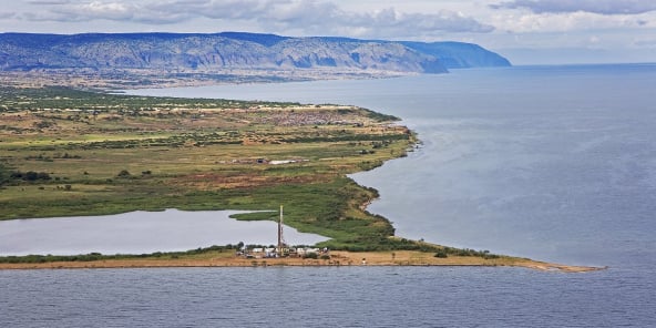 Le lac Albert, où Total et le chinois CNOOC ont racheté le projet initié par Tullow Oil.
