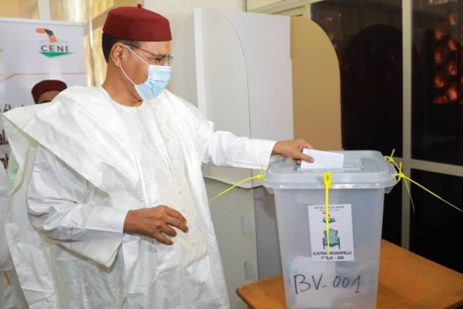 Présidentielle au Niger : un second tour entre Mohamed Bazoum et Mahamane Ousmane