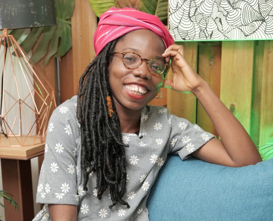 La journaliste Sinatou Saka est chargée des podcasts et des projets éditoriaux chez RFI et France 24. © Upendo