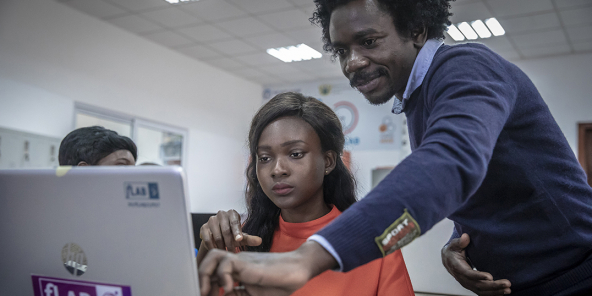 Des étudiants lors d’un cours d’intelligence artificielle à l’Institut du centre numérique d’Accra, au Ghana.