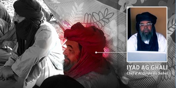 Une capture d’écran de la vidéo diffusée par la DGSE, supposée avoir été tournée dans le centre du Mali en février 2020, et sur laquelle apparaît Iyad Ag Ghaly aux côtés de plusieurs chefs jihadistes.