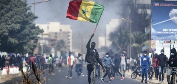 Un manifestant pro-Sonko, lors des heurts avec les forces de l’ordre, le 4 mars 2021 à Dakar.