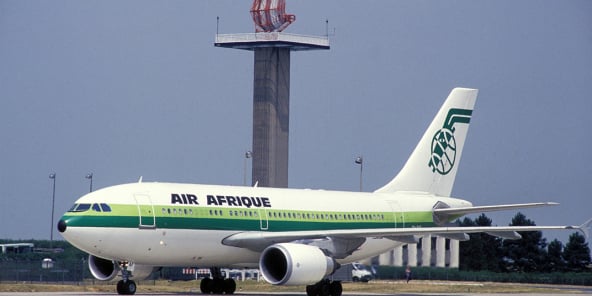 Un appareil Air Afrique à Roissy, en juillet 1994