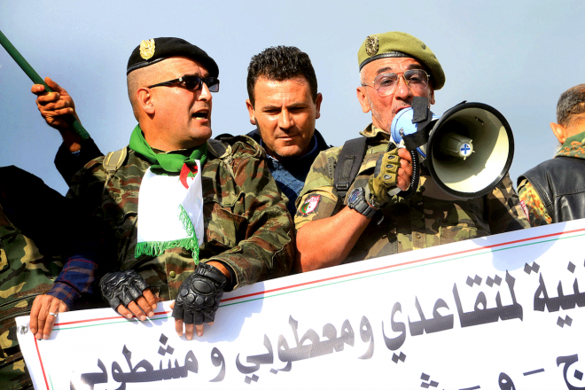 Algérie : pourquoi les retraités de l'armée rejoignent le Hirak