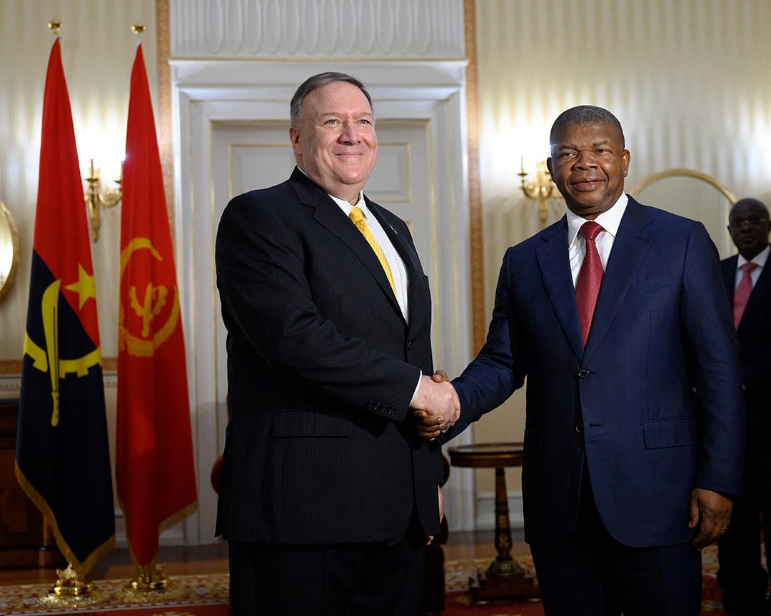 João Lourenço com o Secretário de Estado dos EUA Mike Pompeo, em Luanda, 17 de fevereiro de 2020.