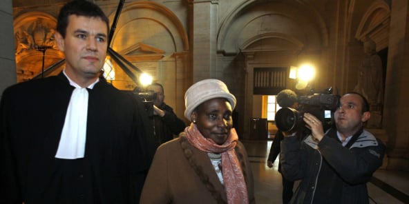 Agathe Habyarimana, veuve de l’ancien président rwandais Juvenal Habyarimana, au Palais de justice de Paris, le 10 janvier 2012.